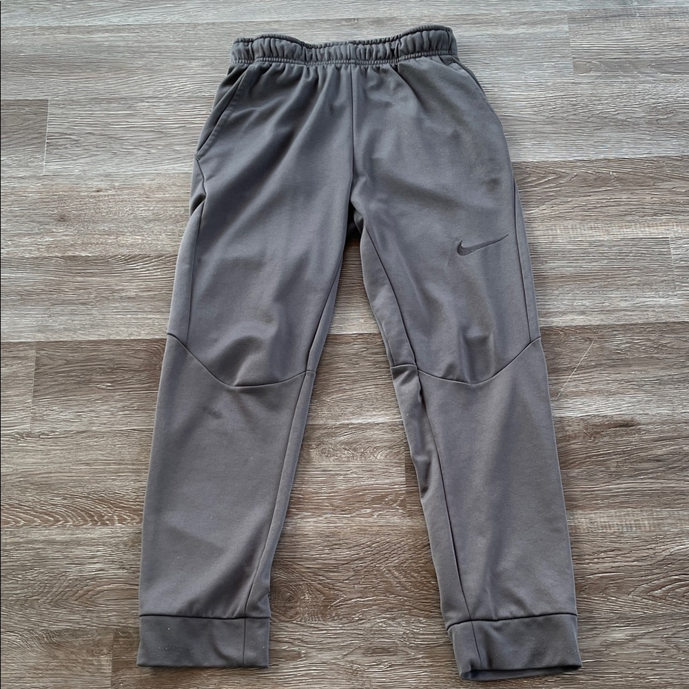 Nike Therma Tapered Training Pants Joggers Boy’s XL Charcoal